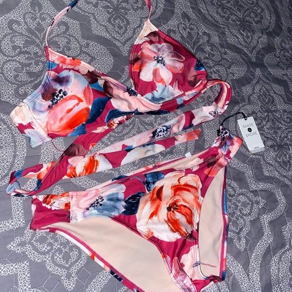 Shade & Shore NWT floral print two piece swimsuit. 🚨MEDIUM TOP/LARGE BOTTOM - Picture 2 of 2